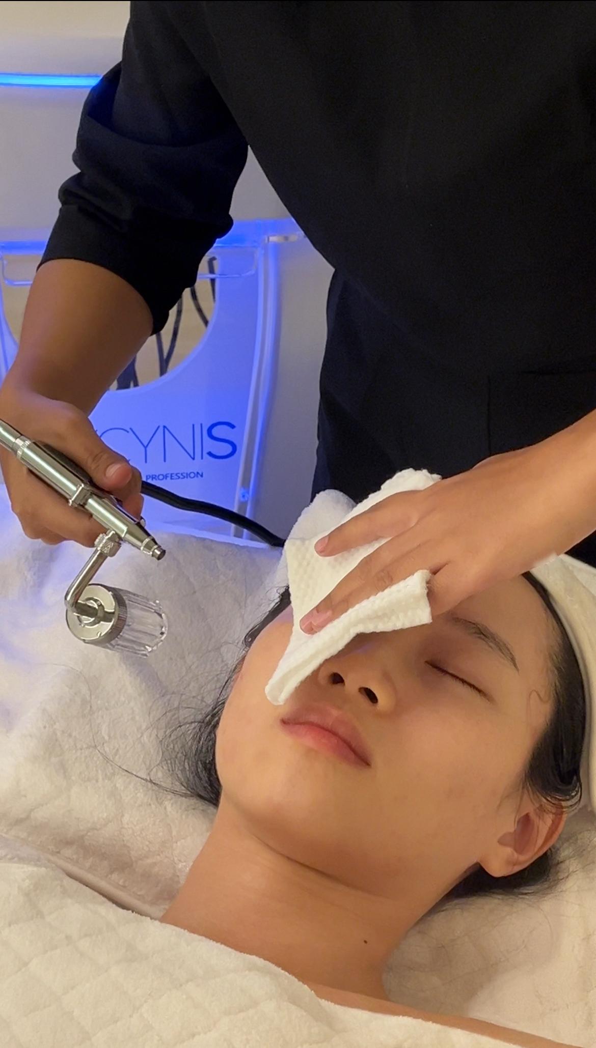 Chanel Ultra Brightening Facial